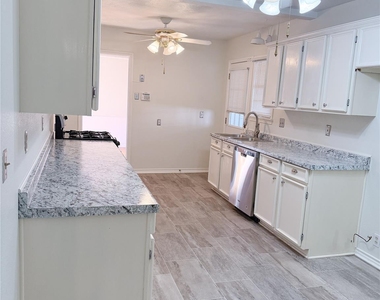 6454 Camp Bowie Boulevard - Photo Thumbnail 11