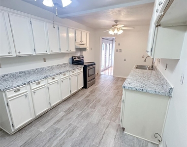 6454 Camp Bowie Boulevard - Photo Thumbnail 8