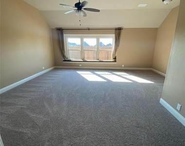313 Richard Street - Photo Thumbnail 16