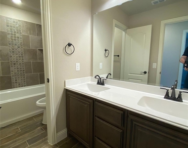 313 Richard Street - Photo Thumbnail 12