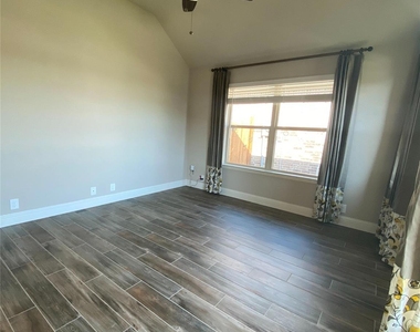 313 Richard Street - Photo Thumbnail 24