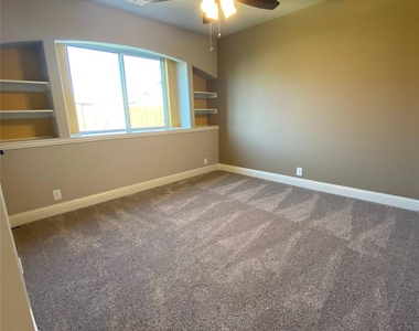 313 Richard Street - Photo Thumbnail 15