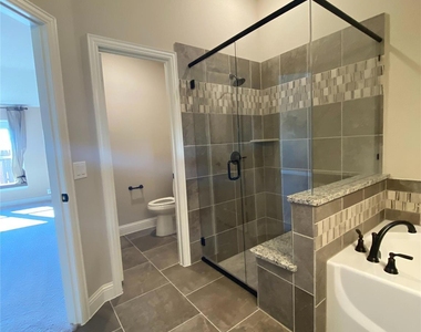 313 Richard Street - Photo Thumbnail 7