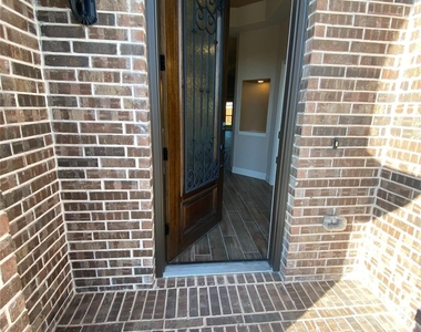 313 Richard Street - Photo Thumbnail 1