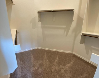 313 Richard Street - Photo Thumbnail 17
