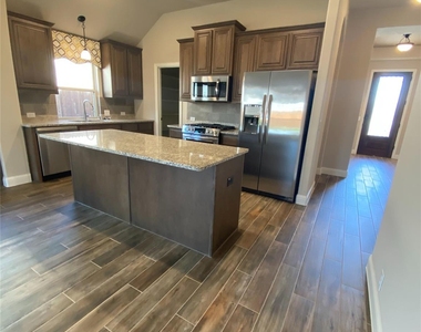 313 Richard Street - Photo Thumbnail 22