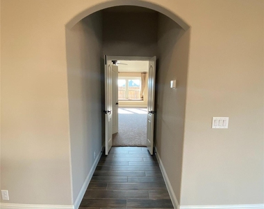 313 Richard Street - Photo Thumbnail 6