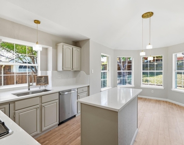 902 Santa Cruz - Photo Thumbnail 9
