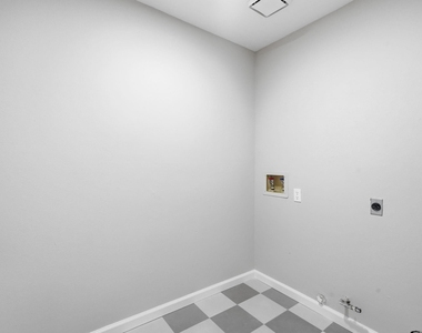 902 Santa Cruz - Photo Thumbnail 25