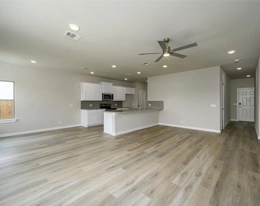 205 Woodhollow Drive - Photo Thumbnail 5