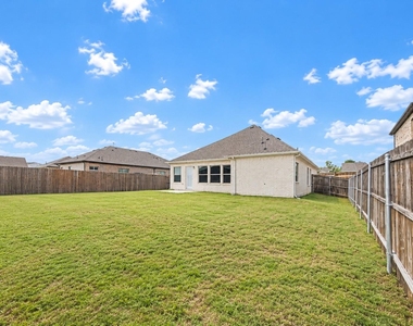 205 Woodhollow Drive - Photo Thumbnail 16