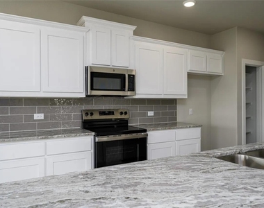 205 Woodhollow Drive - Photo Thumbnail 8