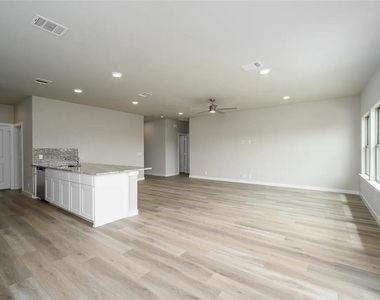 205 Woodhollow Drive - Photo Thumbnail 6