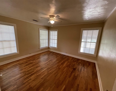 1033 N Lockhart Street - Photo Thumbnail 6