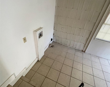 1033 N Lockhart Street - Photo Thumbnail 12
