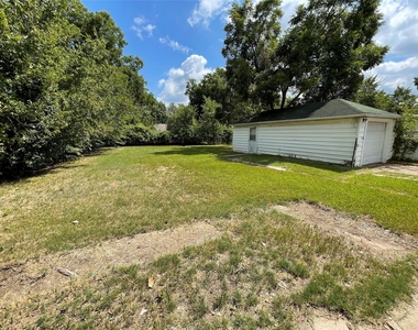 1033 N Lockhart Street - Photo Thumbnail 15