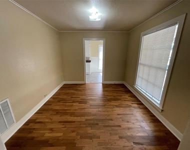 1033 N Lockhart Street - Photo Thumbnail 2