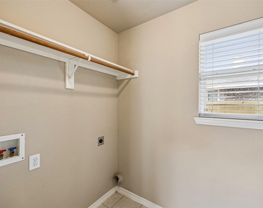 1612 Balboa Lane - Photo Thumbnail 9