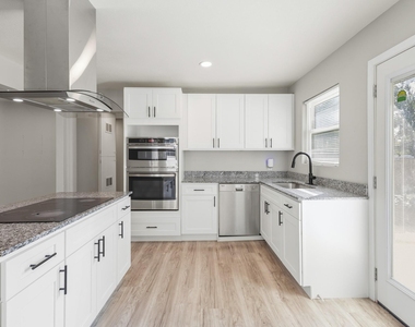 2116 Ridgeway Street - Photo Thumbnail 9