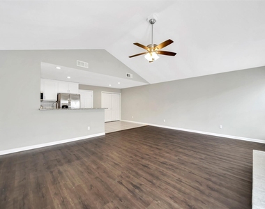2212 Sheraton Drive - Photo Thumbnail 10