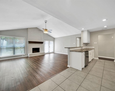2212 Sheraton Drive - Photo Thumbnail 8