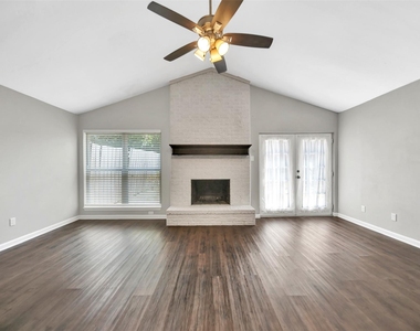 2212 Sheraton Drive - Photo Thumbnail 12