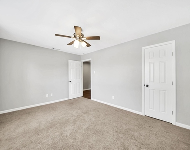2212 Sheraton Drive - Photo Thumbnail 14