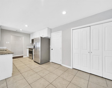 2212 Sheraton Drive - Photo Thumbnail 7