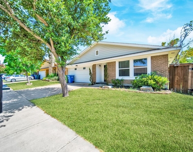 2212 Sheraton Drive - Photo Thumbnail 2