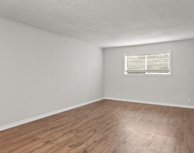 429 Johnson Street - Photo Thumbnail 4