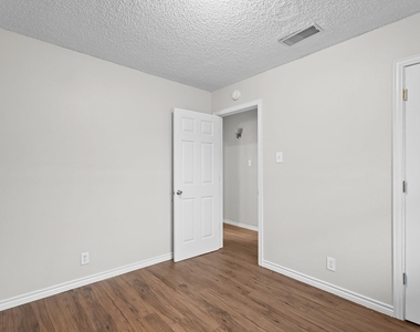429 Johnson Street - Photo Thumbnail 7