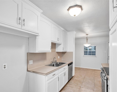 1714 Granada Drive - Photo Thumbnail 3