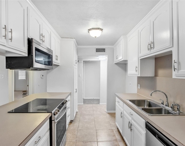1714 Granada Drive - Photo Thumbnail 2