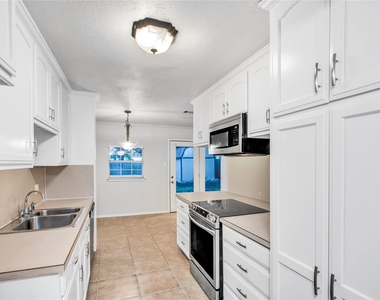 1714 Granada Drive - Photo Thumbnail 4