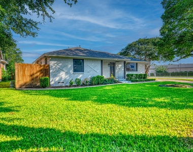 2305 Fenestra Drive - Photo Thumbnail 2