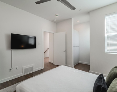 1502 Bennett Avenue - Photo Thumbnail 22