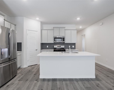 610 Overlook Point - Photo Thumbnail 4
