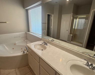 3009 Afton Ridge Drive - Photo Thumbnail 11