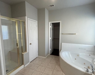 3009 Afton Ridge Drive - Photo Thumbnail 12