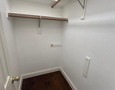 3009 Afton Ridge Drive - Photo Thumbnail 14