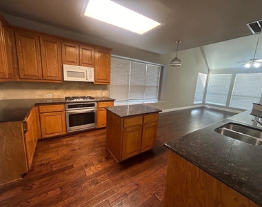3009 Afton Ridge Drive - Photo Thumbnail 6