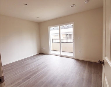 10341 Western Avenue - Photo Thumbnail 12