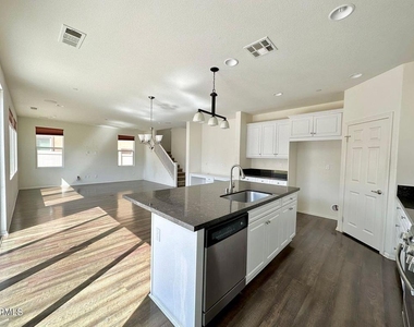 682 Seine River Way - Photo Thumbnail 12