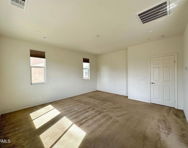 682 Seine River Way - Photo Thumbnail 28