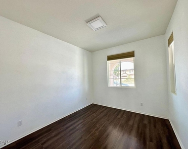 682 Seine River Way - Photo Thumbnail 13