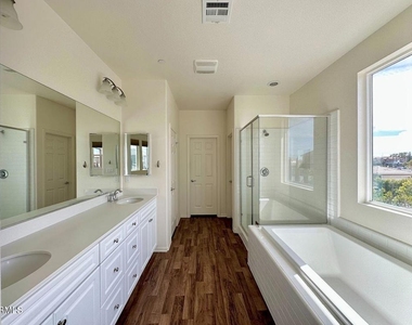 682 Seine River Way - Photo Thumbnail 34