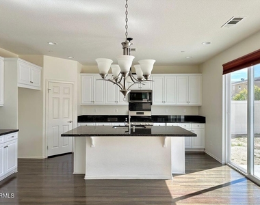 682 Seine River Way - Photo Thumbnail 9