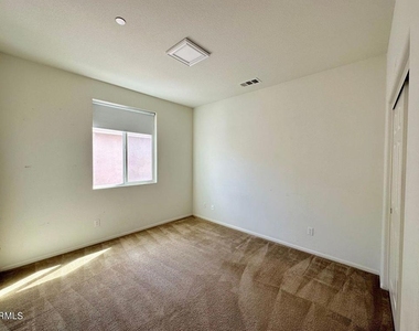 682 Seine River Way - Photo Thumbnail 25