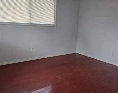25437 Edgemont - Photo Thumbnail 35
