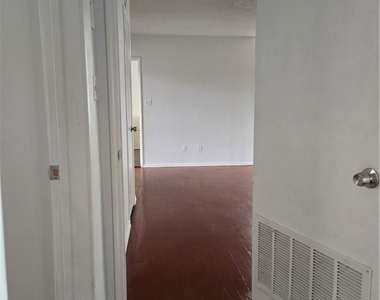 25437 Edgemont - Photo Thumbnail 38